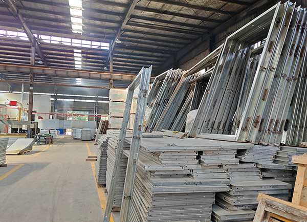 廠房實景（門框 半成品）